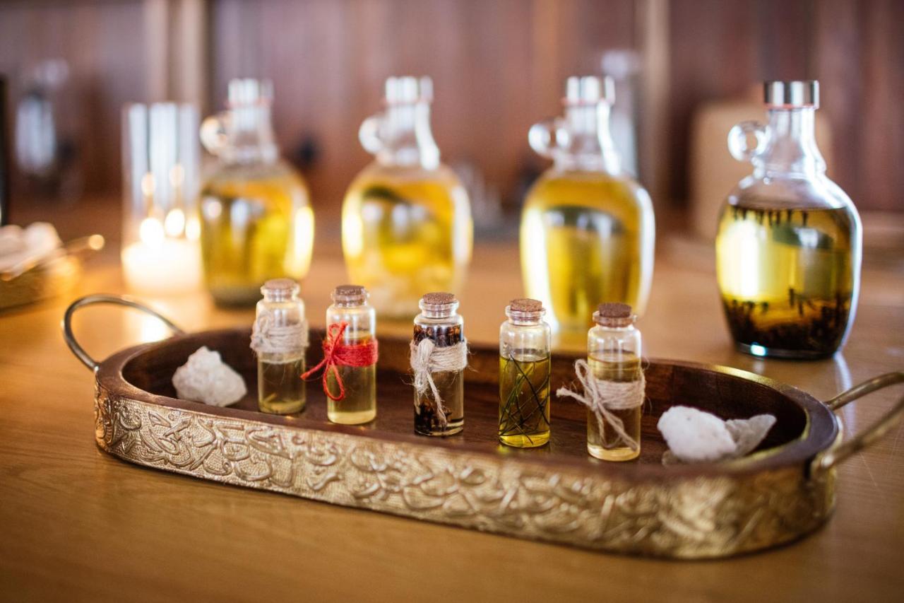 Our Habitas Alula Hotel Ал Ула Екстериор снимка A selection of essential oils