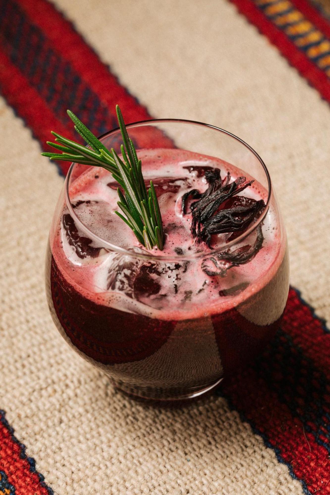 Our Habitas Alula Hotel Ал Ула Екстериор снимка A glass of mulled wine