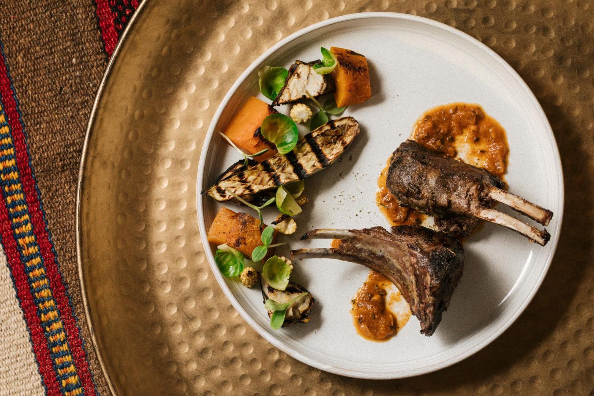 Our Habitas Alula Hotel Ал Ула Екстериор снимка Grilled lamb chops