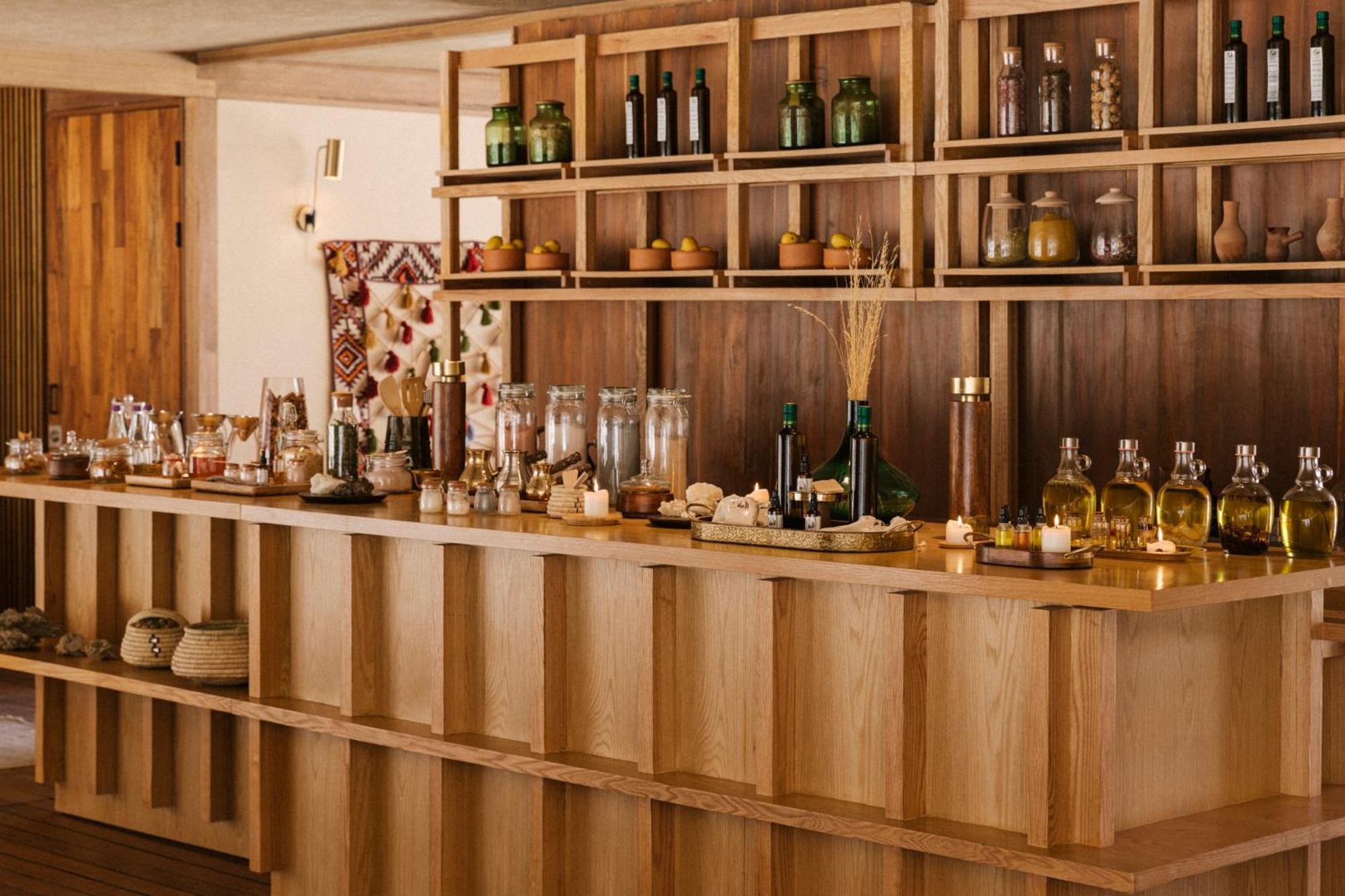 Our Habitas Alula Hotel Ал Ула Екстериор снимка A typical apothecary