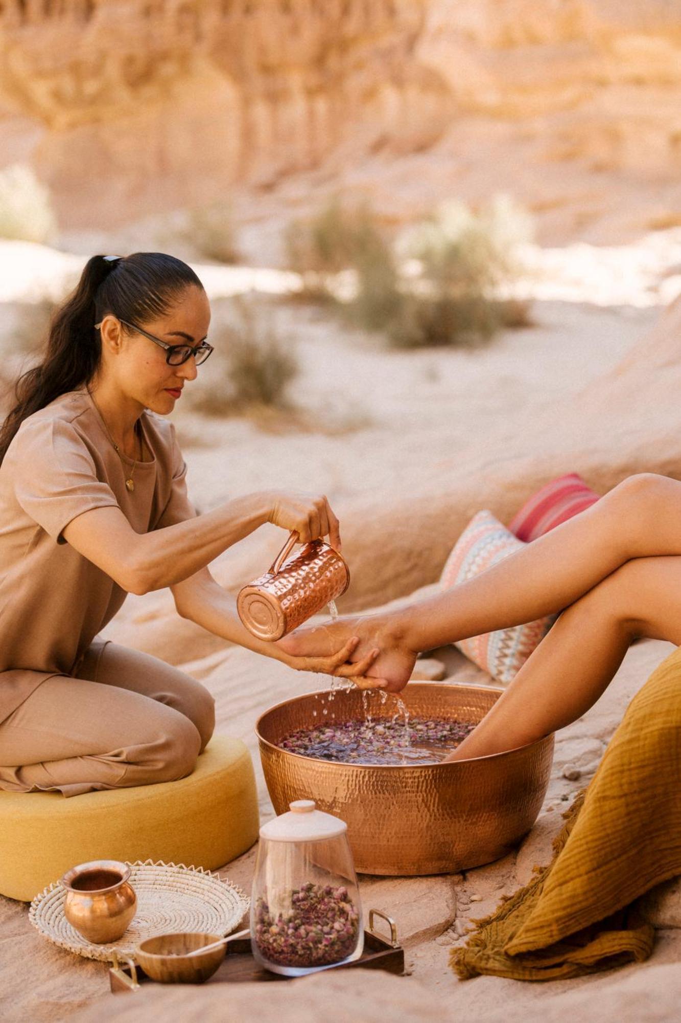 Our Habitas Alula Hotel Ал Ула Екстериор снимка Ayurvedic foot massage