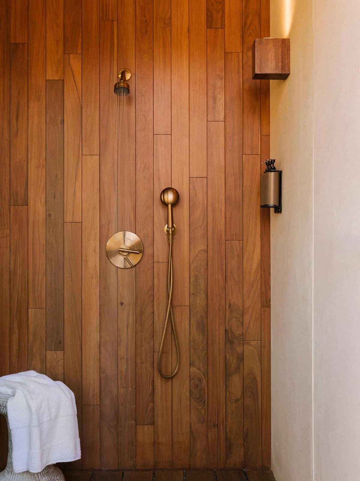 Our Habitas Alula Hotel Ал Ула Екстериор снимка A shower